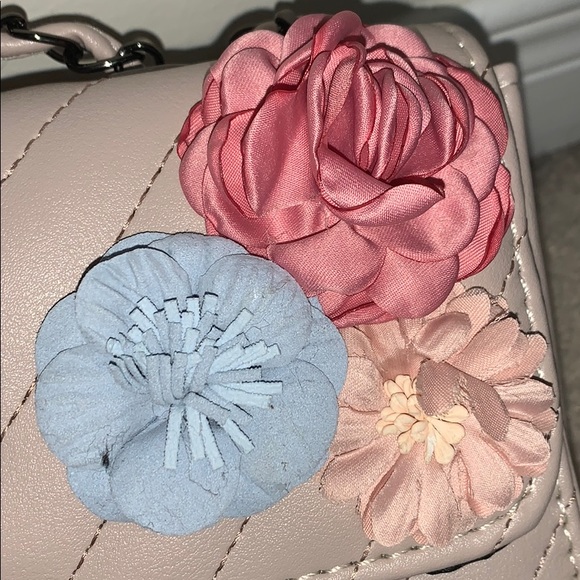 Baby Pink bag With Flowers - Picture 2 of 6